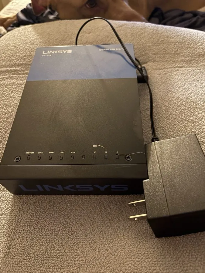 Маршрутизатор Linksys LRT214 4-Port 900 Mbps Business Gigabit VPN Router — фото лота 2