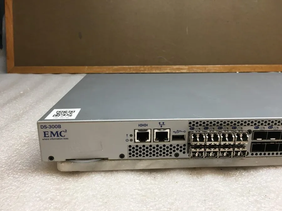 Коммутатор Brocade EMC DS-300B 8Gb Fibre Channel Switch 100-652-065, 24 Ports, S — фото лота 1