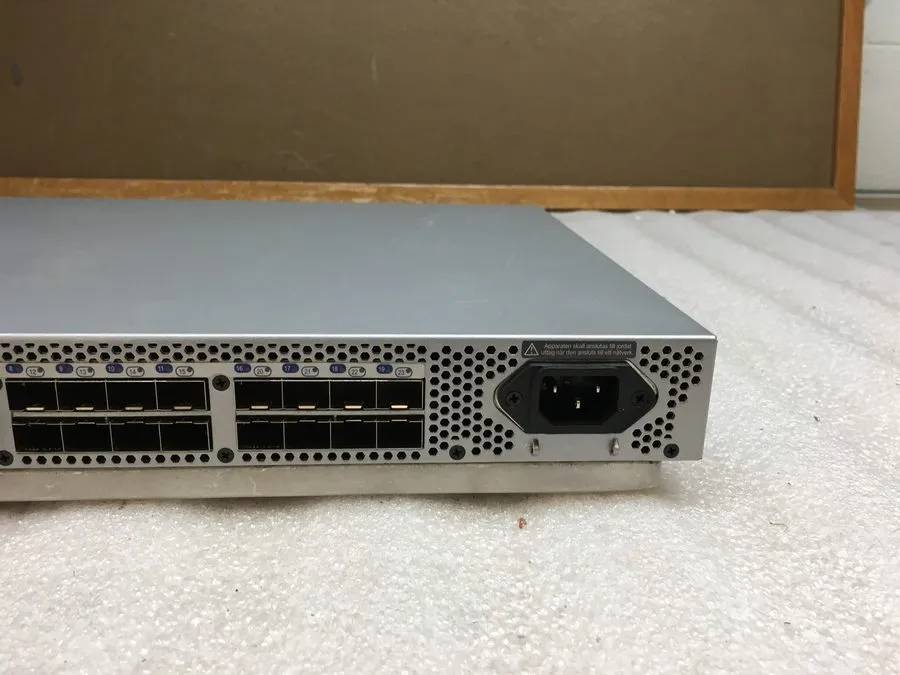 Коммутатор Brocade EMC DS-300B 8Gb Fibre Channel Switch 100-652-065, 24 Ports, S — фото лота 2