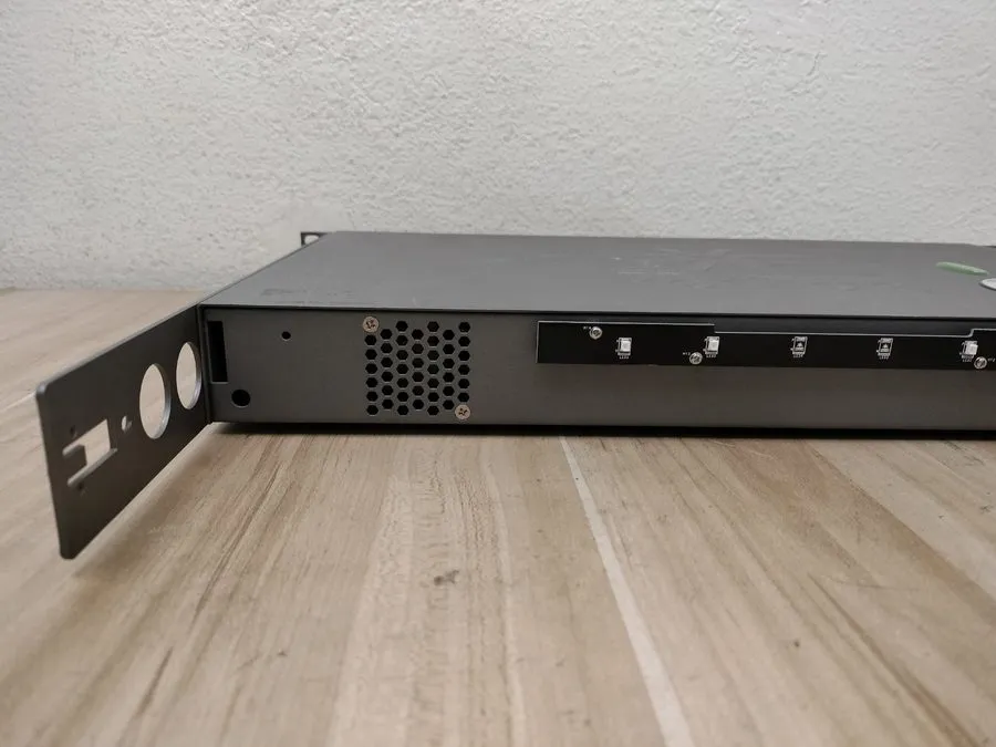 KVM-переключатель Raritan Dominion KX216 KX 2-User 16-Port RJ-45 KVM Over IP Swi — фото лота 1