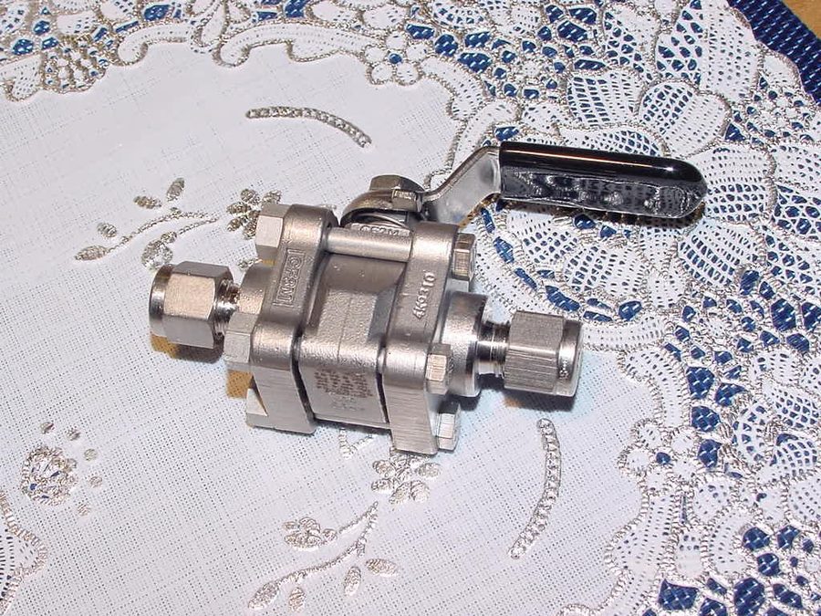 Клапан Swagelok SS-62TS4 Stainless Steel 3-Piece 60 Series Ball Valve FNSP