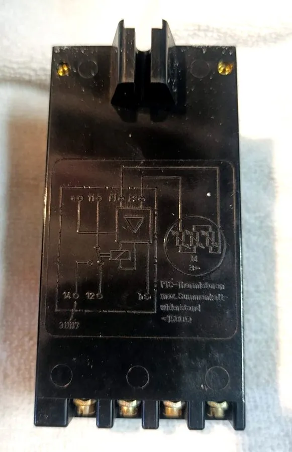 Реле защиты Siemens 3UN7 003 Power Relay Motor Protection 220V 40-60HZ 5AMP 250V