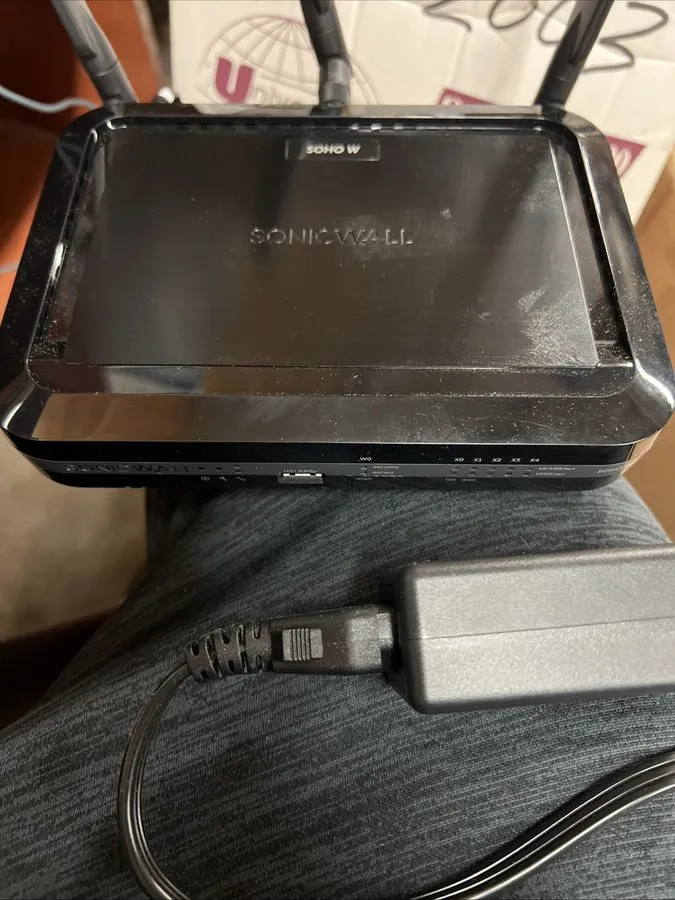 Межсетевой экран SonicWall SOHO 250 W APL41-0BA Wireless Network Security Firewa