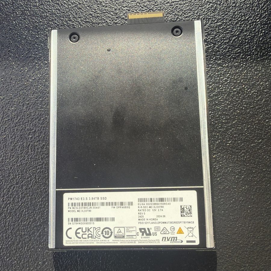 SSD-накопитель MZ-3LO3T80 SAMSUNG PM1743 3.84TB NVMe PCIe 5.0 E3.S 2.5" SSD MZ3L — фото лота 1