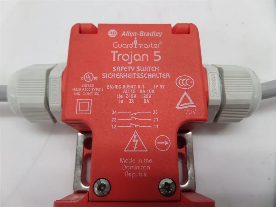Реле безопасности Allen Bradley Guardmaster Trojan 5 Safety Interlock Switch 440
