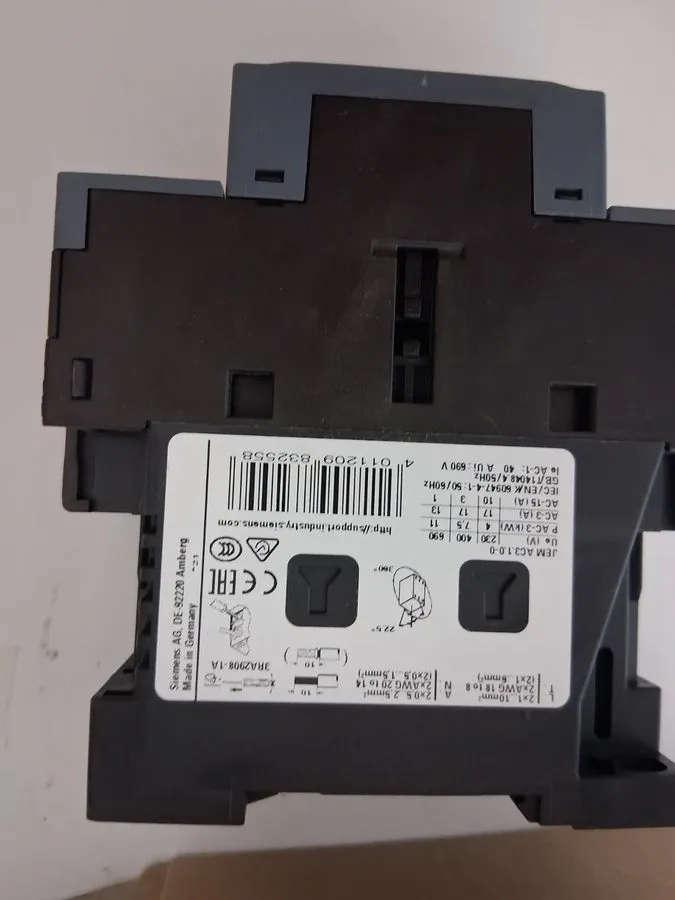 Контактор Siemens 3RT2025-2BB40 Contactor 17A 7.5kW 24V DC SIRIUS 3-Pole Size S0 — фото лота 1