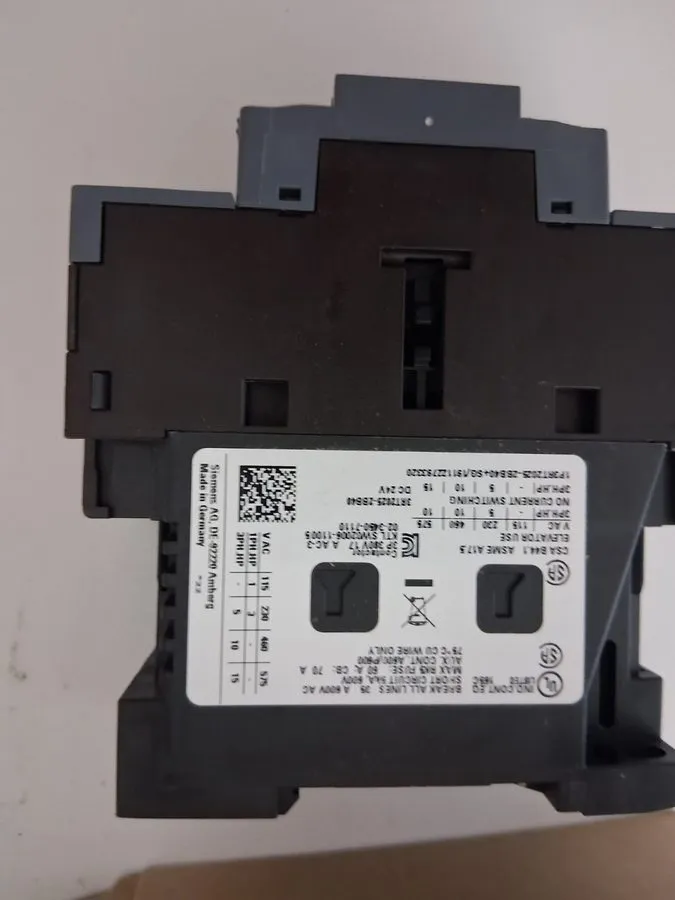 Контактор Siemens 3RT2025-2BB40 Contactor 17A 7.5kW 24V DC SIRIUS 3-Pole Size S0 — фото лота 2