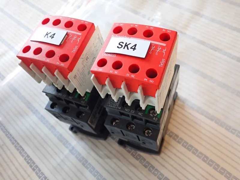 Контактор Schneider LC1D09BNE TeSys D contactor 3P 9A AC-3 up to 440V coil 24-60