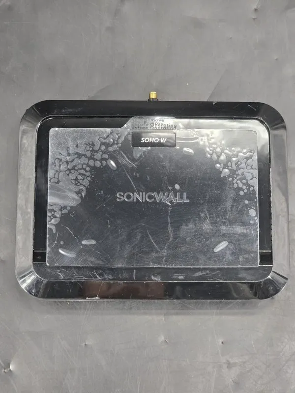 Межсетевой экран SonicWall SOHO 250 W APL41-0BA Wireless Network Security Firewa — фото лота 1