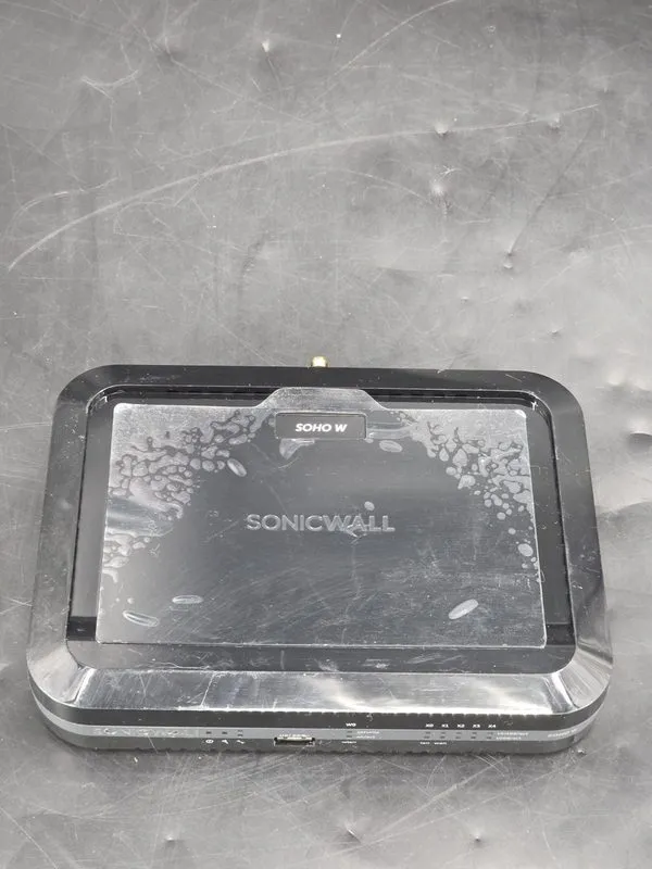 Межсетевой экран SonicWall SOHO 250 W APL41-0BA Wireless Network Security Firewa — фото лота 2