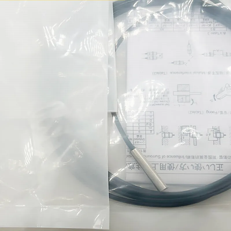 Датчик приближения Proximity Sensor E2E-C05S01-WC-C1