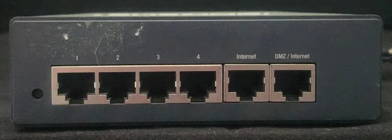 Маршрутизатор Cisco RV042 4-Port 10/100 Wired Router With Power Supply — фото лота 3