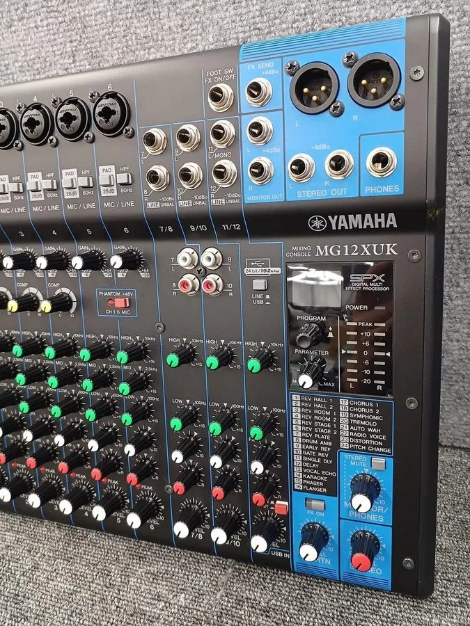 Микшерный пульт Yamaha MG12XUK 12-Channel Analog Mixer Mixing Console