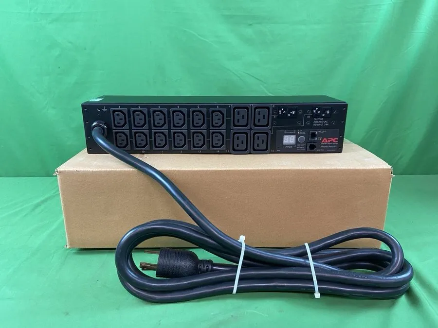 Блок розеток PDU APC AP9571A Rack PDU, Basic, 1U, 30A, 208V, L6-30P Input, C13 O