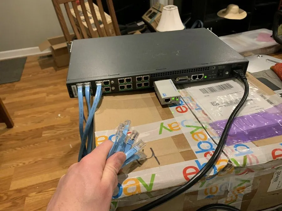 IIoT-устройство Cisco AS2511-RJ 16-Port Async Universal Access Terminal Server R