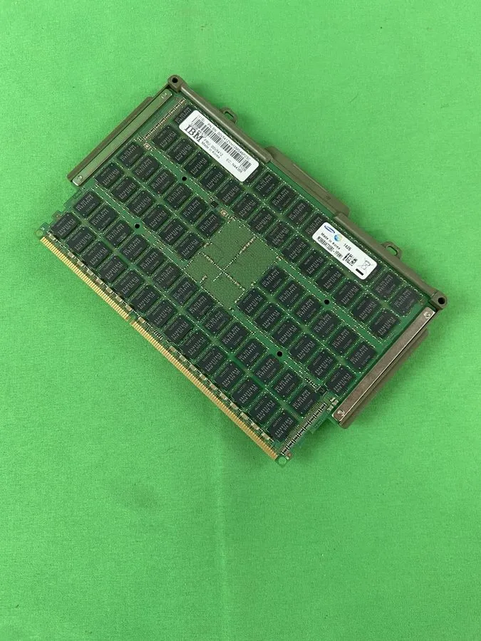 Модуль памяти IBM 00V5412 32GB DDR3 1066MHz Power7 CUoD DIMM (Samsung M396B4K73Q