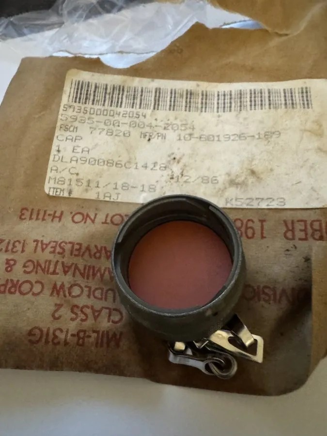 Разъём AMPHENOL M81511/18-18 END CAP CONNECTOR — фото лота 1