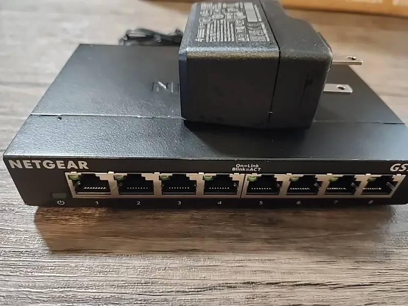 Коммутатор NETGEAR GS308v3 Black 8-Port Gigabit Ethernet Unmanaged Switch