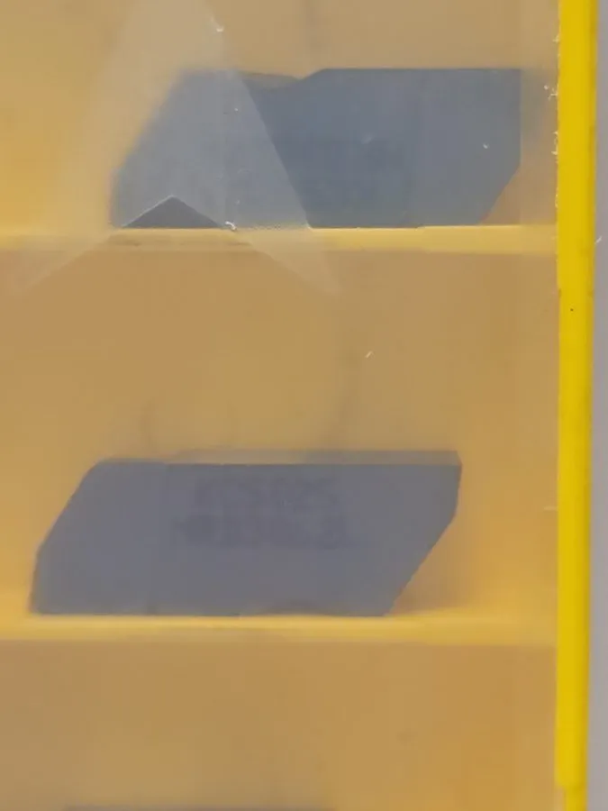 Режущий инструмент KENNAMETAL NG3062L KC810 Carbide Grooving Insert