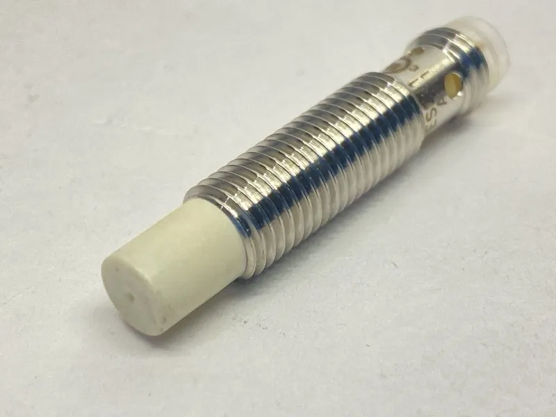 Датчик приближения Ifm IES201 Inductive Proximity Sensor AC/DC Output IEB3006-BP
