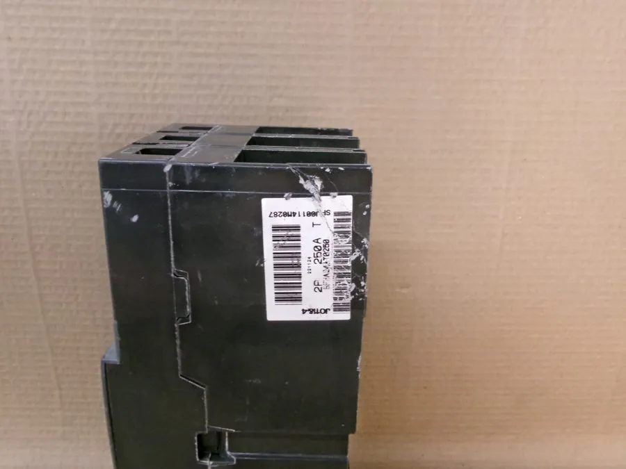 Автоматический выключатель General Electric SFHA24AT0250 Bolt-On Circuit Breaker