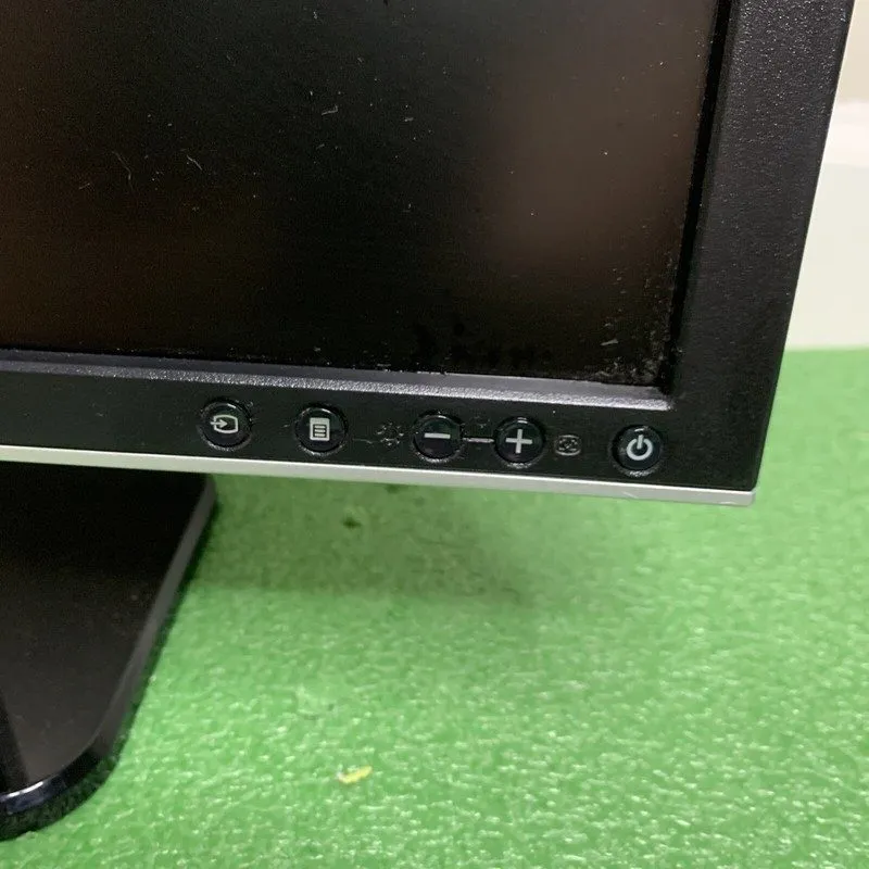 Монитор DELL ULTRASHARP 2208WFPt 22" LCD Monitor w/4-Port USB Hub DVI VGA — фото лота 2