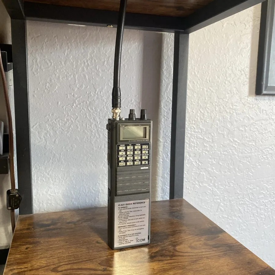 Радиостанция Icom IC-A21 NAVICOM Handheld VHF Air Band Radio Transceiver