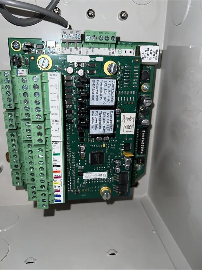Оборудование видеонаблюдения Honeywell NetAXS-123 Access Control Panel NX1MPS Se