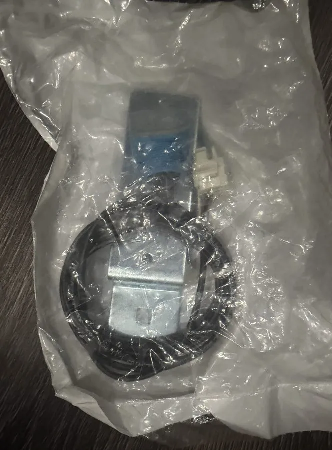 Фотоэлектрический датчик SICK EL3-E2400S02P01 PHOTOELECTRIC SENSOR w/ BRACKET, 1 — фото лота 1