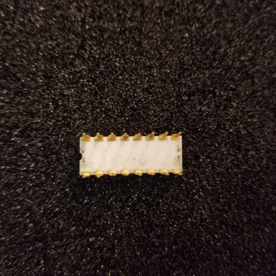 Лабораторный прибор White Intel C4004 Gold Ceramic IC Chip — фото лота 2