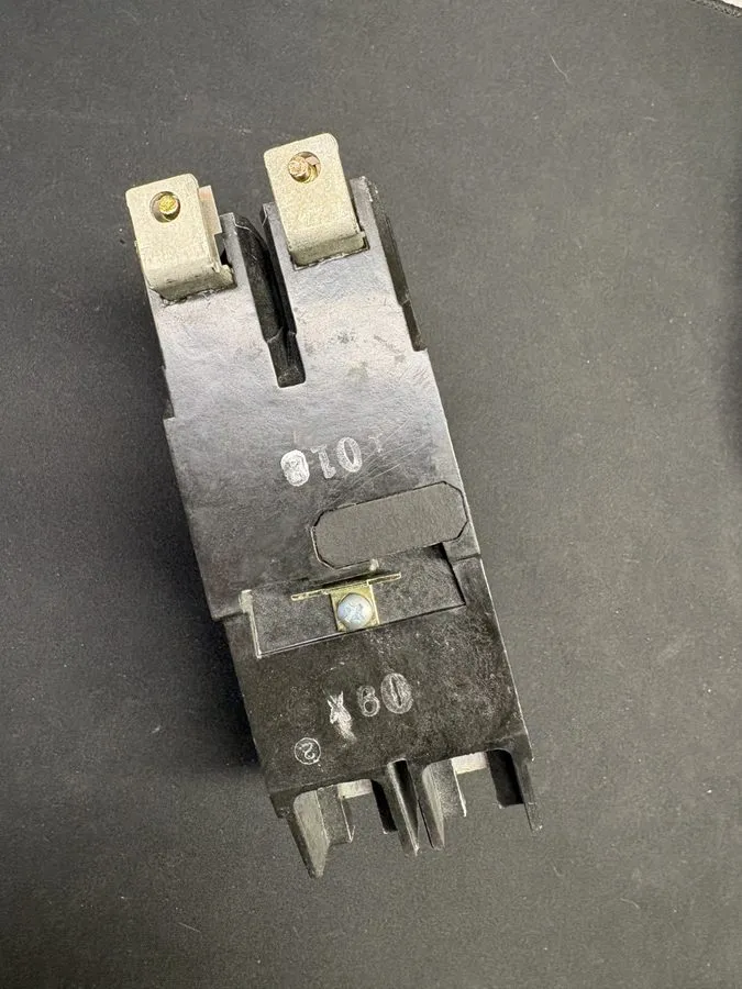 Автоматический выключатель ABB GE TEY260 2 pole 60 amp bolt on 14kA@480v Circuit — фото лота 2