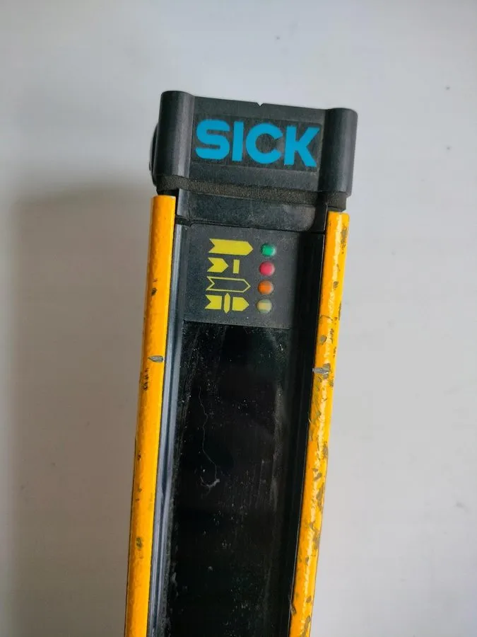 Световая завеса SICK FGSE900-11 Safety Light Curtain RECEIVER ONLY 14mm Finger P — фото лота 2