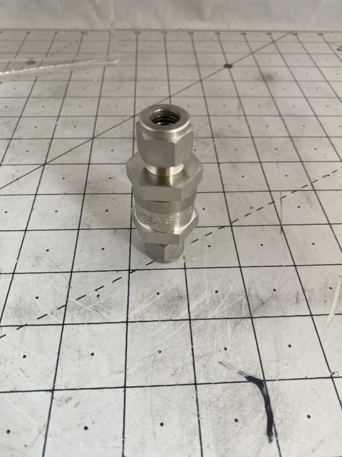 Клапан SWAGELOK NUPRO SS-CHS6 3/8" POPPET CHECK VALVE 316