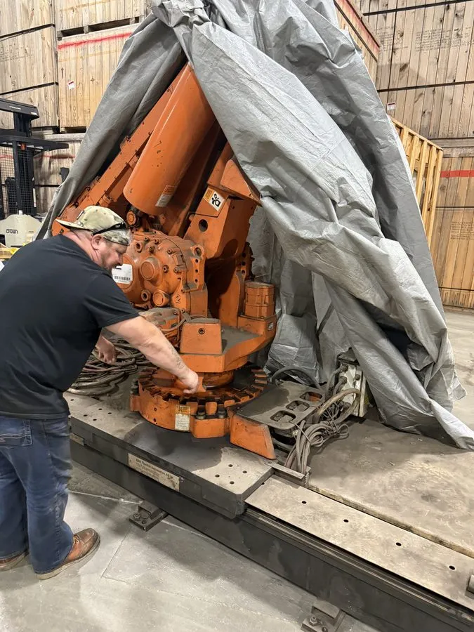 Робот Robot ABB IRB6400R with 16 foot linear track system — фото лота 2