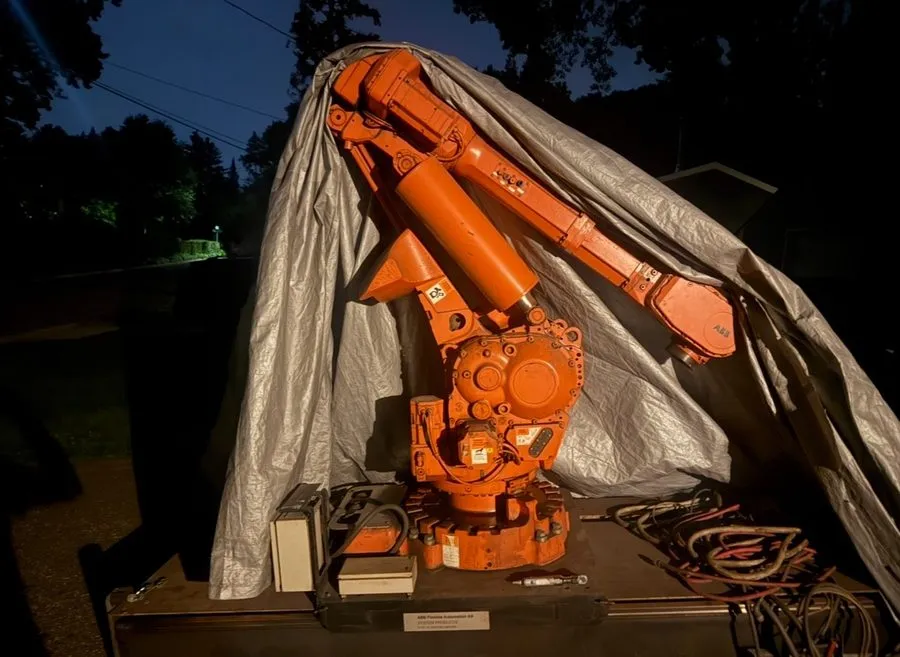 Робот Robot ABB IRB6400R with 16 foot linear track system — фото лота 3