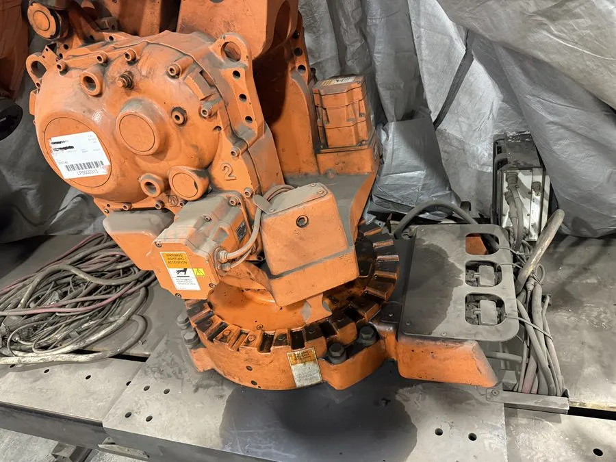 Робот Robot ABB IRB6400R with 16 foot linear track system — фото лота 4