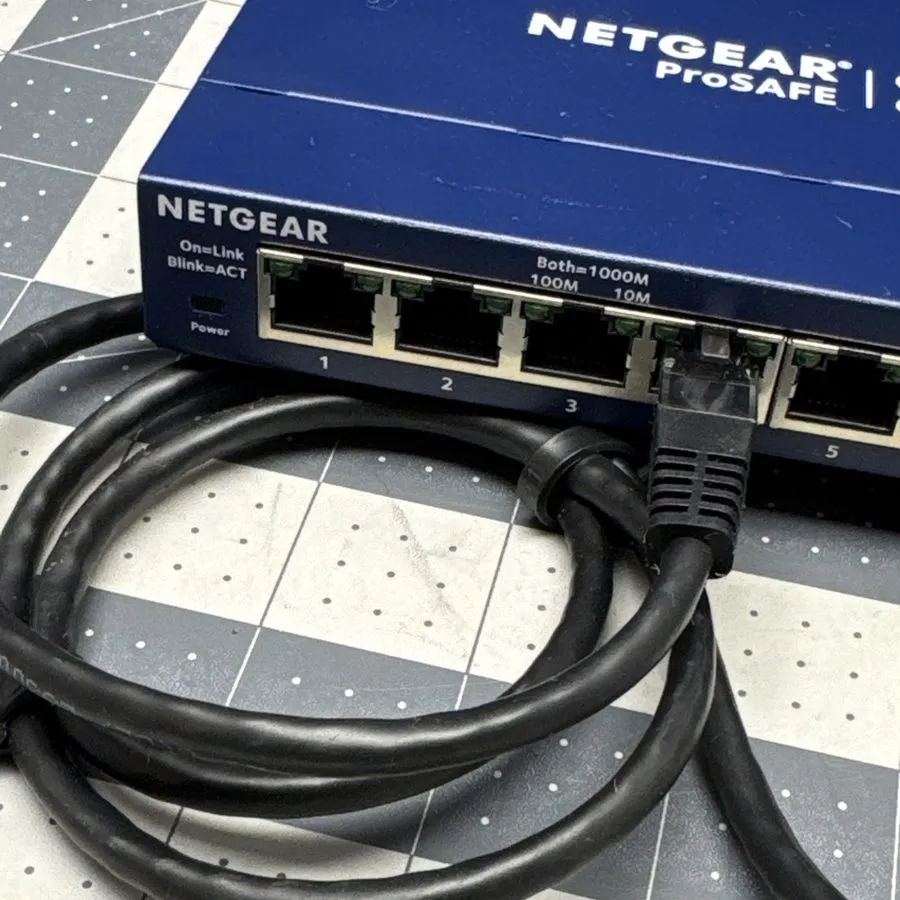 Коммутатор NETGEAR ProSAFE GS108v3 8-Port Gigabit Ethernet Network Switch Unmana — фото лота 1