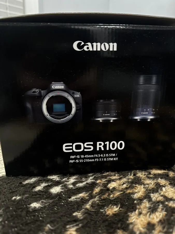 Фотокамера Canon EOS R100 Body with RF-S18-45 — фото лота 1