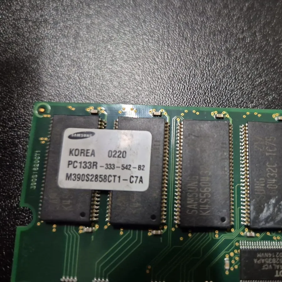 Комплектующее сервера SAMSUNG M390S3320CT1-C7A KOREA 0122 PC133R-333-542-B2 1GB — фото лота 1