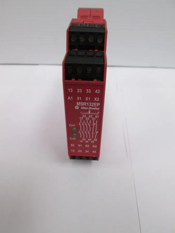 Реле безопасности ALLEN BRADLEY 440R-E23097 MSR132EP SER.A 24VAC/DC 50/60HZ