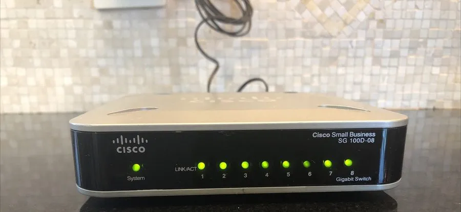 Коммутатор Cisco (SG100D-08P-NA) 8-Ports Desktop Ethernet Switch
