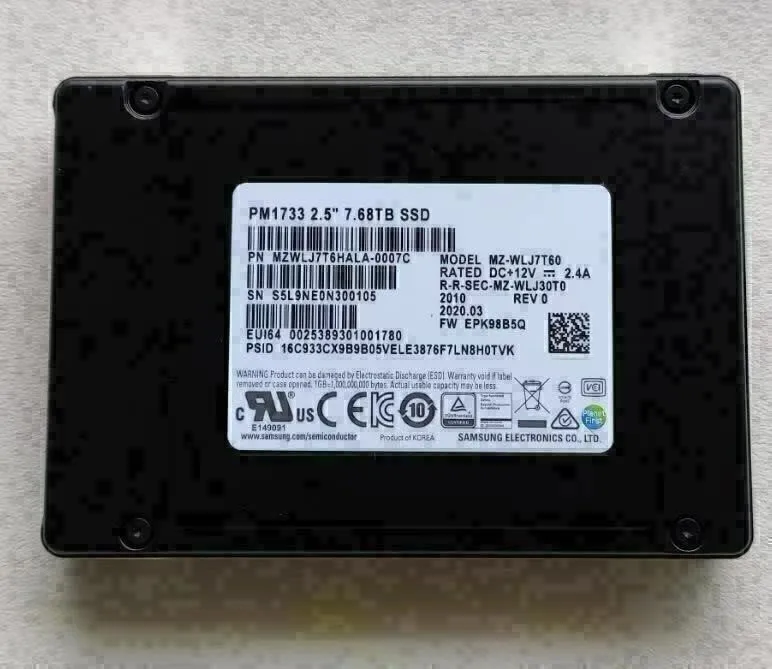 SSD-накопитель 7.68TB Samsung PM1733 SSD DELL 0Y27TR NVME MZ-WLJ7T60 u.2 MZWLJ7T
