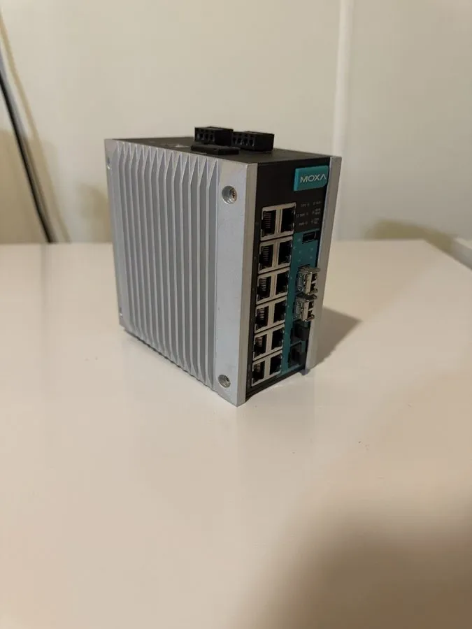 IIoT-устройство MOXA EDS-G516E-4GSFP V1.0.1 16-port Ethernet switch