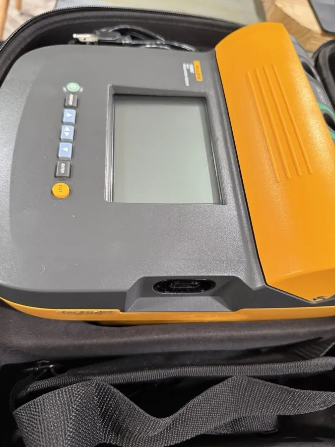Тестер Fluke 1550C Megohmmeter/Insulation Resistance Tester, 5kV, 1 TΩ