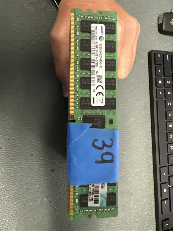 Модуль памяти Samsung 16GB 2Rx4 PC4-2133P-RA0-10-DC0 SERVER RAM