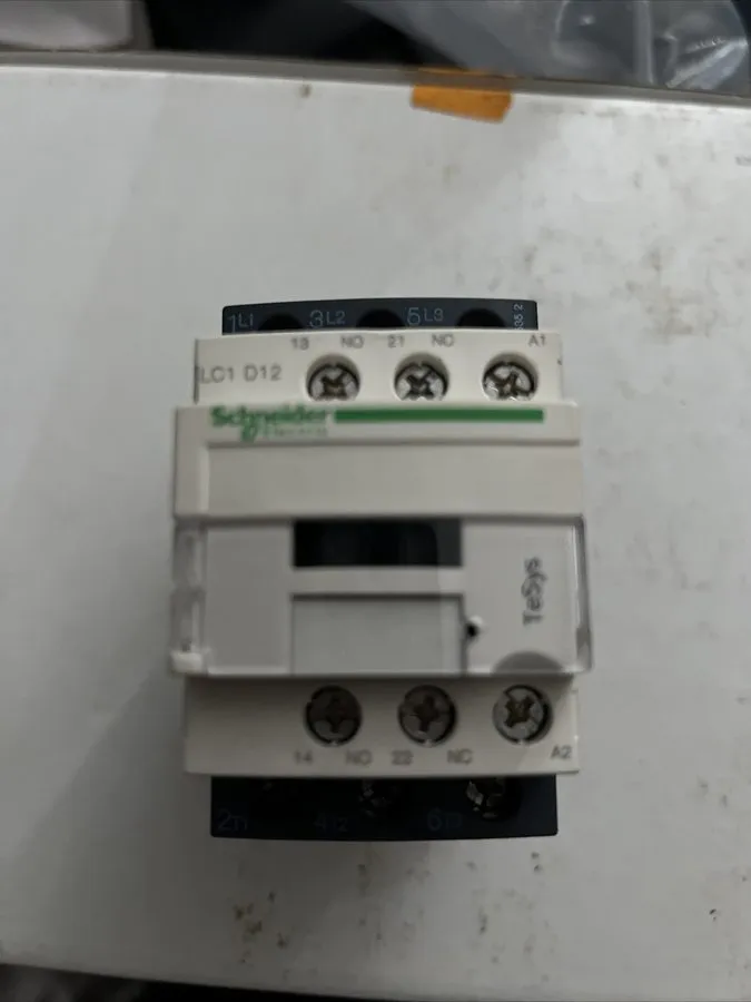 Контактор Schneider Electric TeSys D LC1D12 IEC Contactor 12A AC 110-120V Coil 3