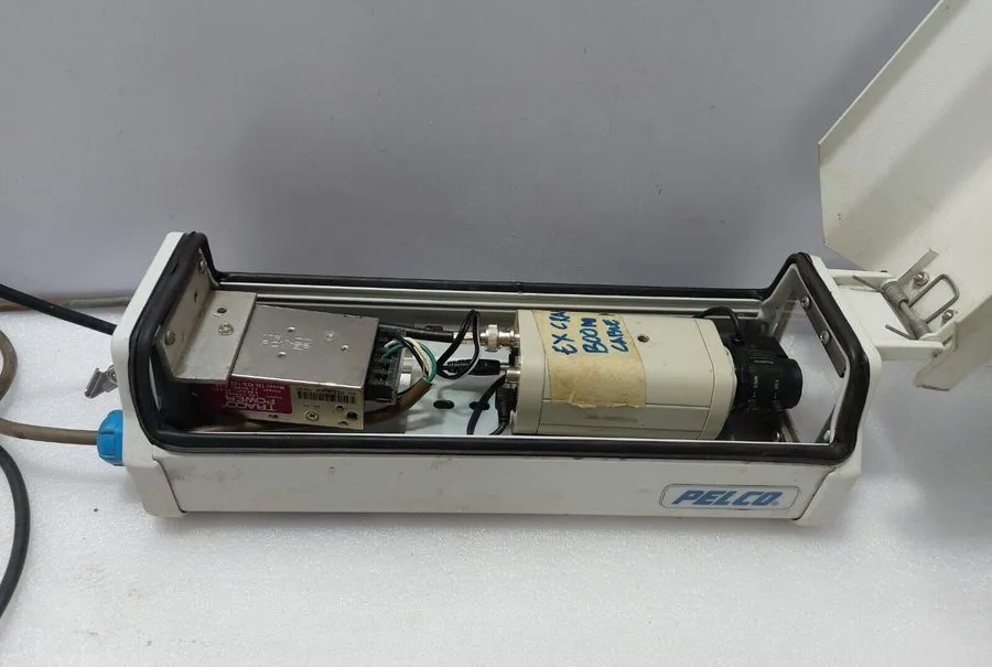 Камера Pelco EH3512 Day/Night CCD Camera