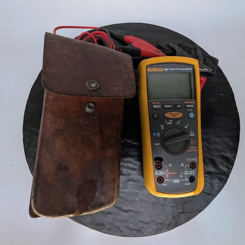 Мультиметр Fluke 1587 FC Insulation Multimeter True RMS Auto-Ranging
