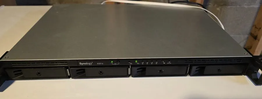 Сетевое хранилище Synology RS816 RackStation W/ Handles, Drive Caddies, and Rack — фото лота 1