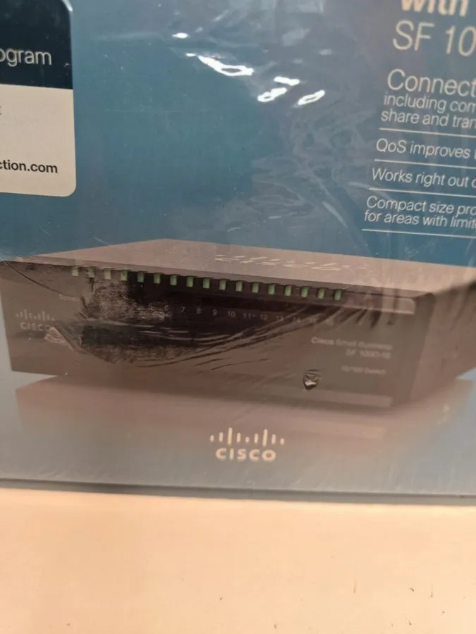 Коммутатор Cisco Small Business 100 Series Unmanaged (SD216T-NA) 16-Ports Extern — фото лота 1
